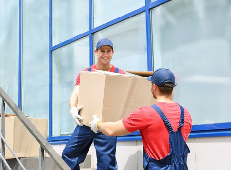 House removals service working with lift access in Canary Wharf flats